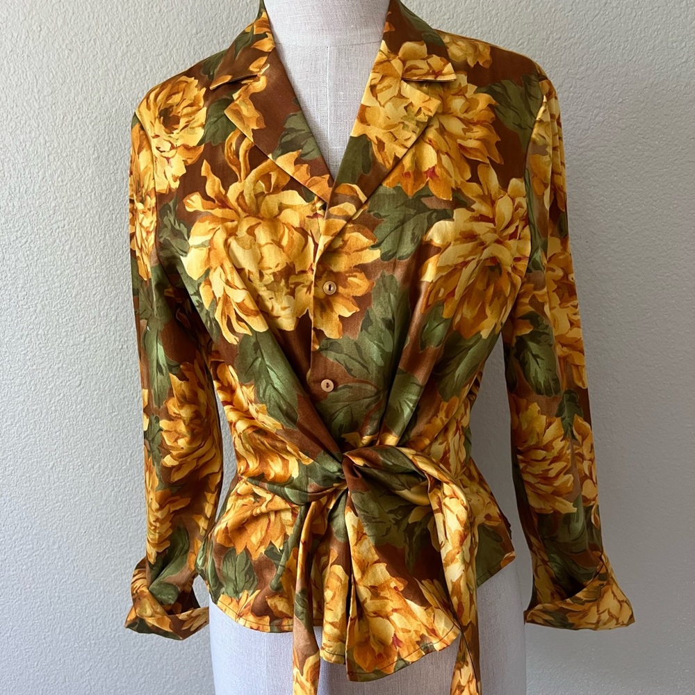 Jones New York vintage-look Hawaiian Barkcloth style tie front top.